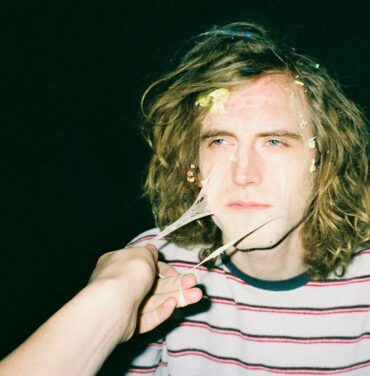 Zach Hill y sus nuevas ondas electrónicas en Undo K From Hot