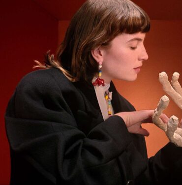 Ísadóra (hija de Björk) estrena su primer sencillo