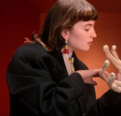 Ísadóra (hija de Björk) estrena su primer sencillo