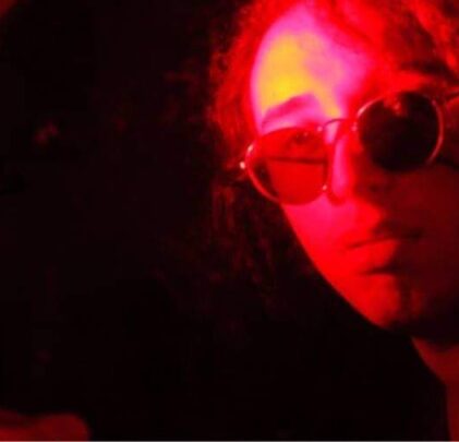 PREMIERE: ñois estrena video para “Redención”